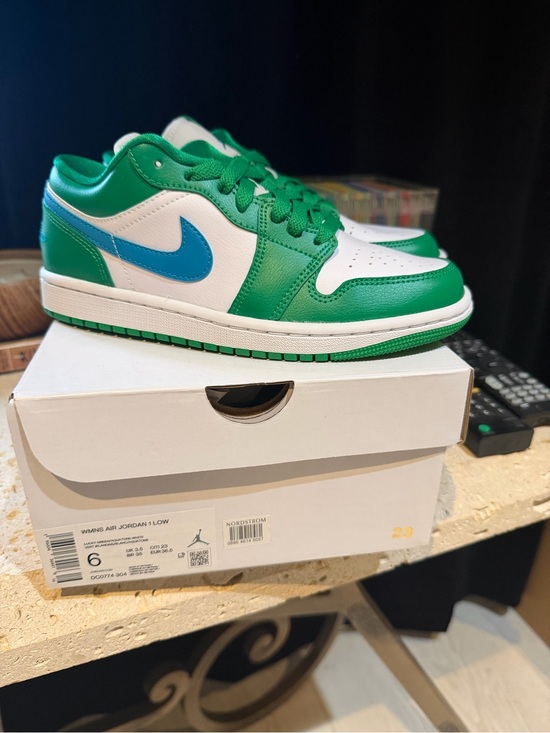 Jordan Shoes - 🔥🔥 Jordan Low-Top Sneakers size 6! 🔥🔥